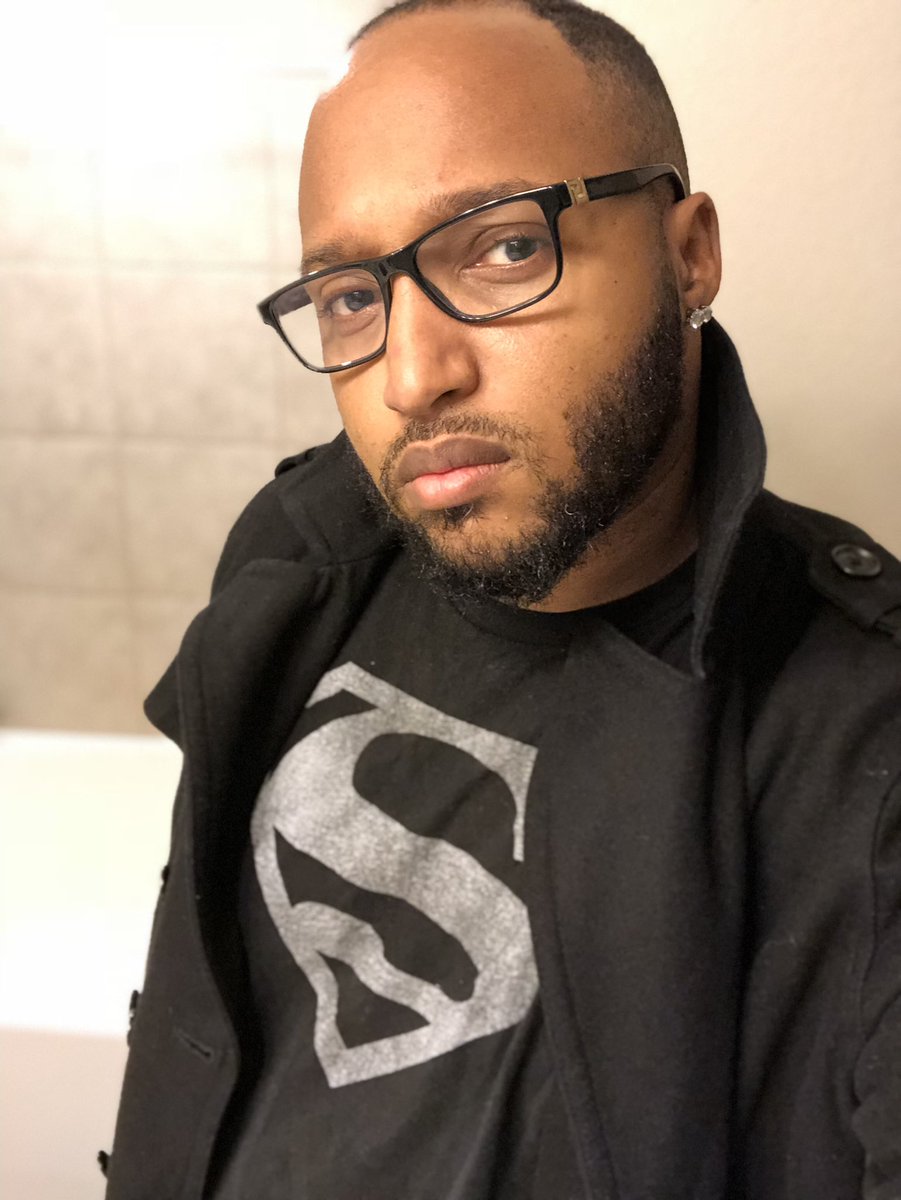 iAmRoyaltyX's tweet image. The sun tan Superman! #nerdflow #blacknerdculture #dccomics #blacksuperman #nerd #geek