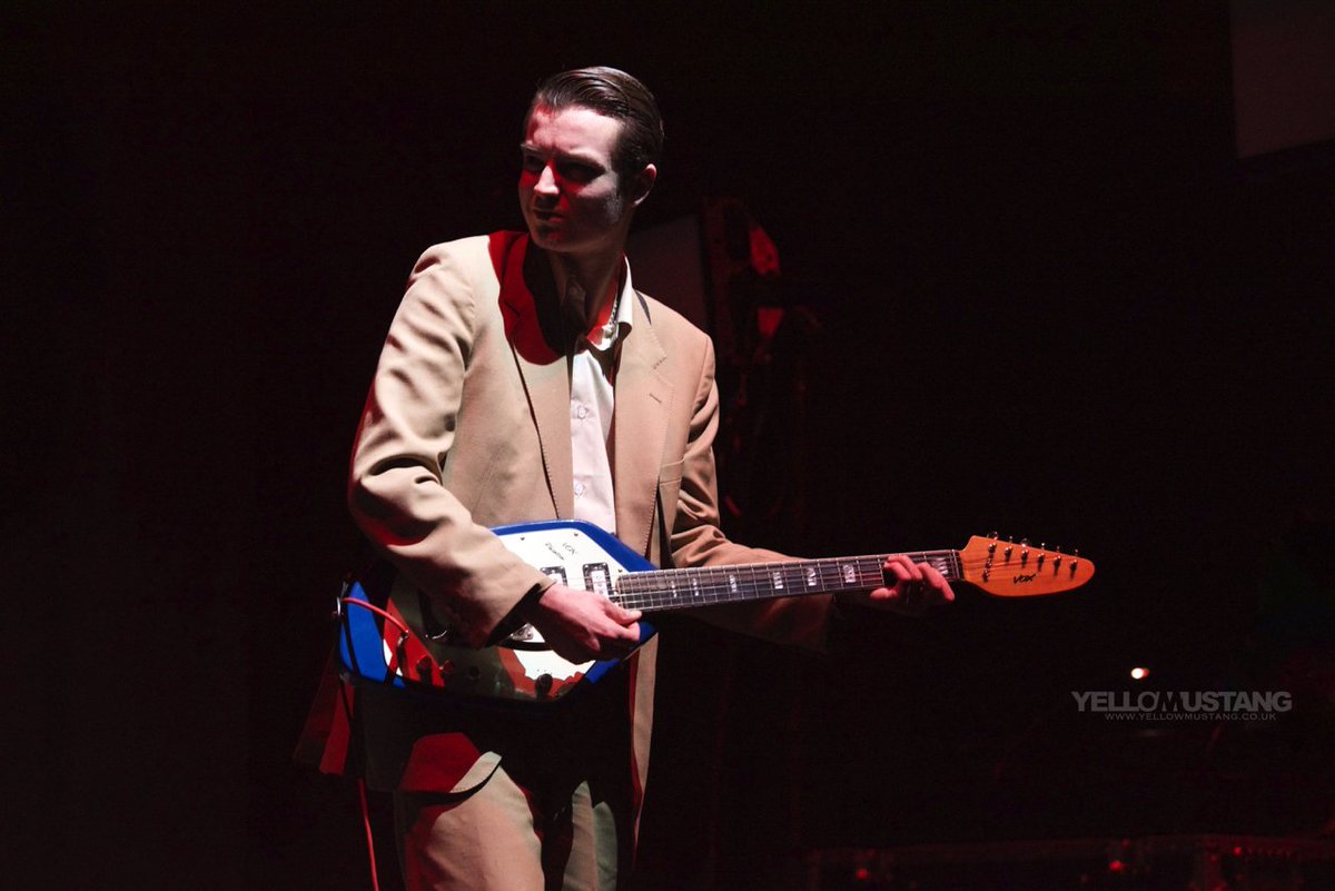 YellowMustangMM's tweet photo. With @CrewelIntent #crewelintentions #chillijesson supporting @Johnny_Marr @O2ApolloManc and @O2AcademySheff More pics here https://t.co/yIrZws9BEg Former #parmaviolets #bassist #livemusic #Sheffield #Manchester #callthecomet https://t.co/37SilDYJEY