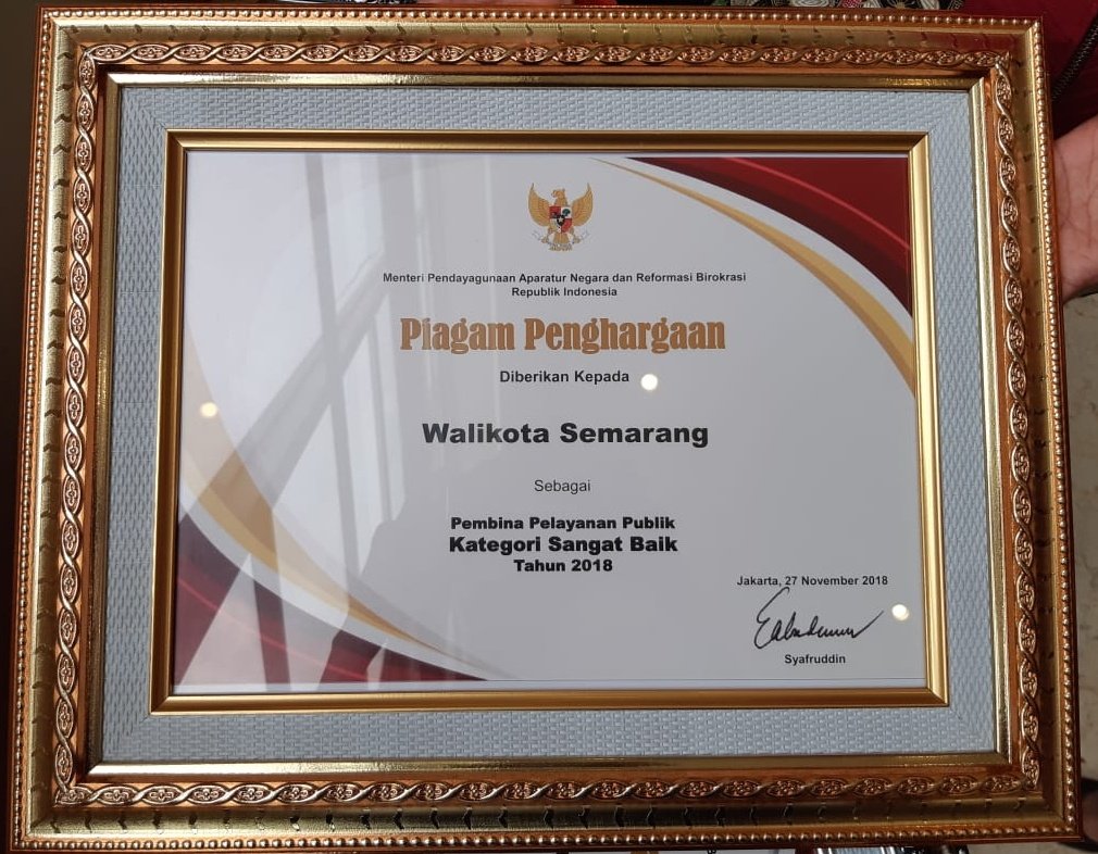 mazdayak's tweet photo. Selamat &amp; Sukses untuk walikota @hendrarprihadi yg mndpt penghargaan dr @kempanrb @H_SYAFRUDDIN_ sbg Pembina Pelayanan Publik Kategori Sangat Baik Tahun 2018 @mbakITASMG @PemkotSemarang @humaspemkotSMG #semaranghebat #semarang https://t.co/ULsEKwDAE6