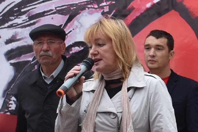 КПРФ Тула — Оштрафованная судом за проведение митинга депутат-коммунист Галина Лазурейкис не испугалась и продолжит защищать своих земляков! >> kprftula.ru/news/1609/ 

#Тула #КПРФ #Кимовск #нетповышениюпенсионноговозраста