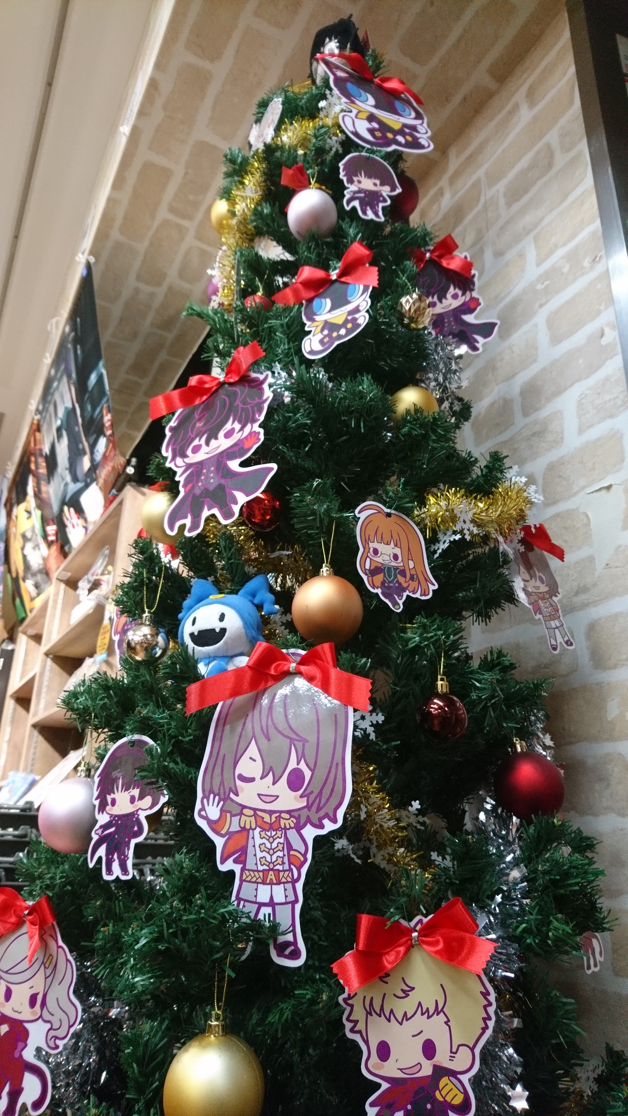 コトブキヤ秋葉原館 12 00 00 Twitterren 秋葉原館2階 昨日より館内はクリスマス装飾で彩られております 2階クリスマス ツリーはイベントが控えている ペルソナ５ 仕様となっております またレジ前の テイルズオブショップ の看板もクリスマス仕様に