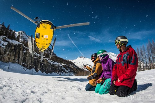 LoopImages's tweet photo. Two men and one woman wait as a helicopter lands near them in Val d'Isere in France @andylloyder #heliski #ski #france #extremeski #colourpop #tipsdown #powder #chopper #skifreedom https://t.co/Ocd5kINEyD