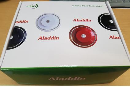 중원2권역 무한돌봄네트워크팀(상대원1동복지회관)은 주거환경이 열악하고 어린 자녀들을 키우고 있는 한부모 가정에게 공기청정기를 전달했습니다. 
이번 지원을 통해 공기를 맑게 하여 주거환경을 쾌적하게 유지할 수 있게 되었습니다.