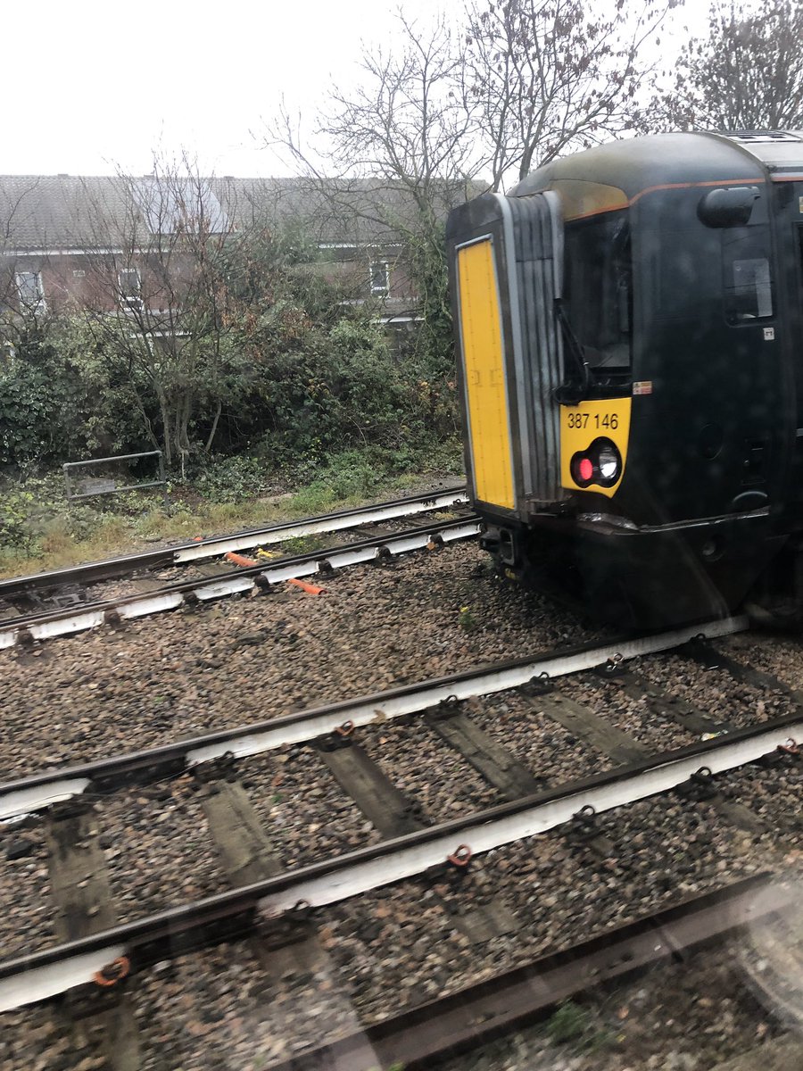 IamTils's tweet photo. Derailed train causing delays into London Paddington this morning..... #livefromthescene @getreading https://t.co/INISsNWHiG