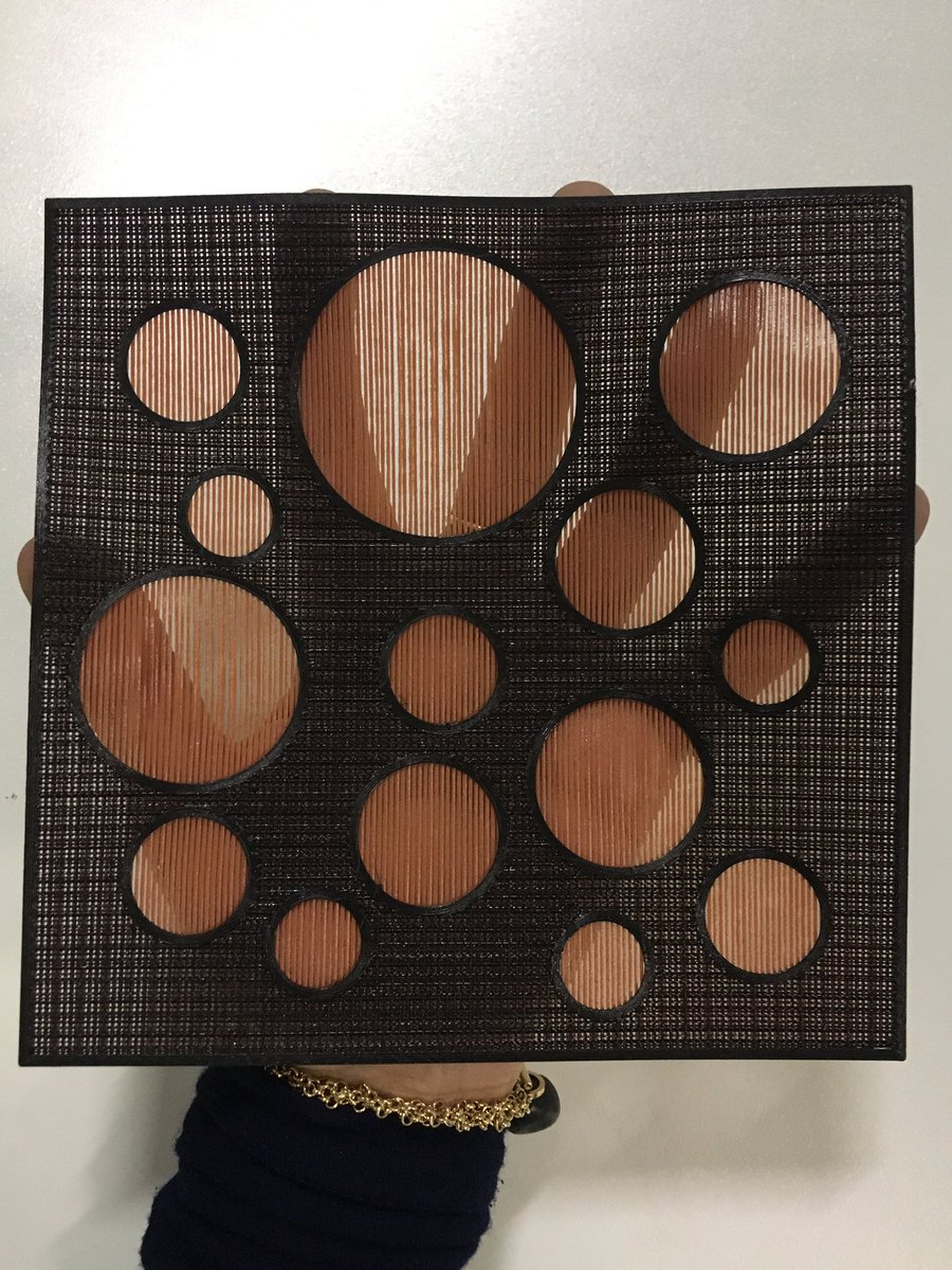 #3dprinted #recycable flying threads!

#ondemand #tailored #sustainable #textiles #brands #technology #innovation #textileinnovation #impresion3d #sostenible
#JumpToTheFuture