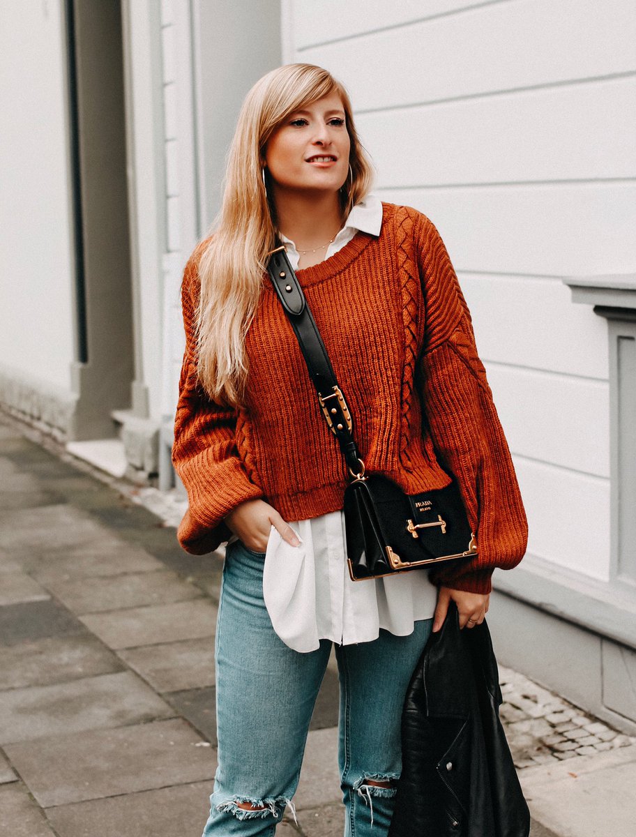 BrinisFashion's tweet photo. In Winter Times I love combining a blouse under a cropped woollen pullover!
Mit einer Rippend Jeans perfekt fürs Wochenende • mit einer schicken Hose kombiniert optimal fürs Büro! Was sagt ihr zu dieser Kombination? #streetstyle #modeblog #outfit #bonn https://t.co/1csxmq5ghM