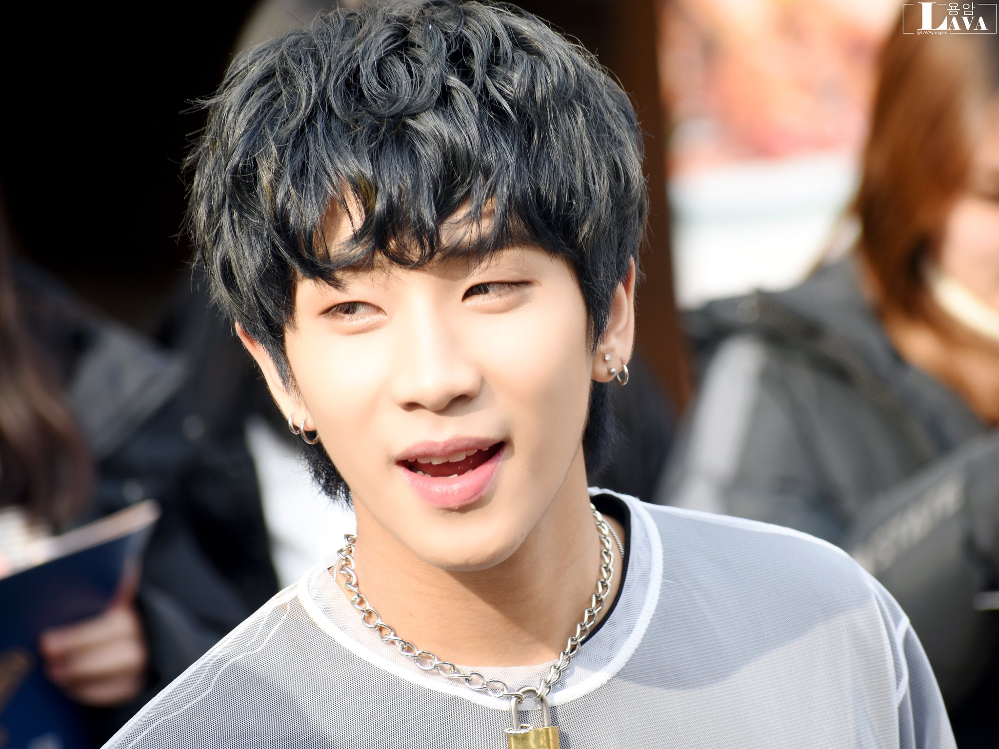 Ds_4CxOU0AAz1hc.jpg:large