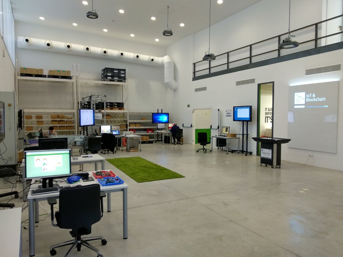 Ya tenemos a punto el #IoTyBlockchainSmartLab para la inauguración. Gracias al equipo de @ITAINNOVA por su esfuerzo para hacerlo realidad.
