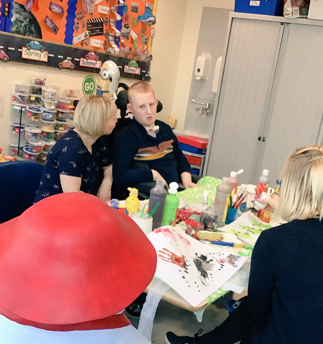 RMCH_Snowman's tweet photo. Had a great day at the Hospital School yesterday. Lots of great creative work was happening ready to decorate me! @_TheMHS @TheSnowmanWalk @RMCHosp  #oursnowmancaringforyou https://t.co/vhb7LDkNk9
