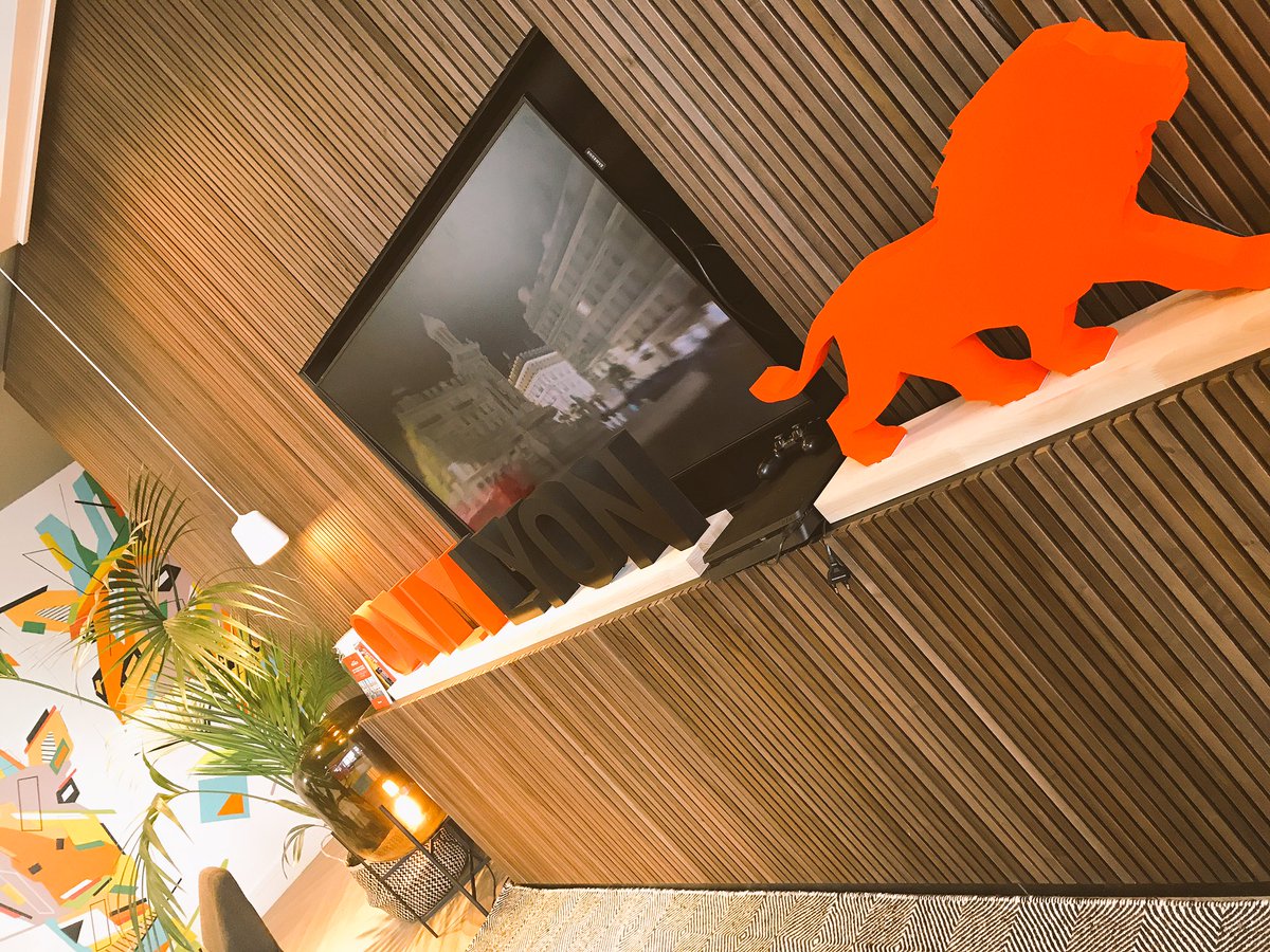 Petit-déjeuner <a href="/OnlyLyon/">ONLYLYON</a> x @Nextdoor_fr Saint Lazare ce matin. <a href="/villedelyon/">Ville de Lyon</a>, the next place to scale? #startup #FrenchTech