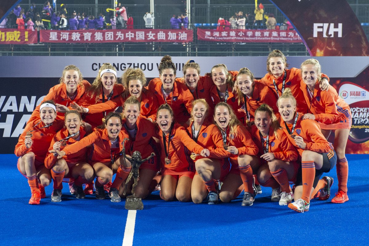 caiavm's tweet photo. 🦁🧡🏆Gold🏆🧡🦁
Winners of the last Champions Trophy #proud #HCT2018 #happy https://t.co/WVxXsqhHT4
