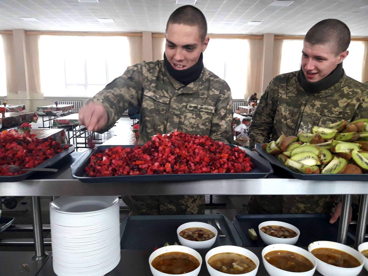 DefenceU's tweet photo. #НоваАрмія #РеформиАрмії

Меню 1-ї окремої танкової Сіверської бригади, яка нещодавно перейшла на #НоваСистемаХарчування. https://t.co/1eCuidS3Da