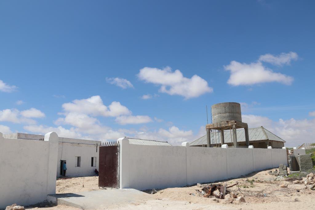 tabarwadaag's tweet photo. Expansion of Hobyo Hospital with a maternity wing, Watertank &amp; perimeter wall will no doubt contribute to good service delivery, secure the facility &amp; its land, enhance patient privacy, reduce child  &amp; maternal deaths. Mothers will no longer seek maternity services outside Hobyo. https://t.co/LBwn726Kwu
