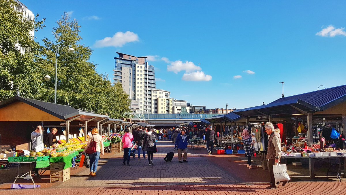 How lucky we are to have both Indoor and outdoor markets at our door step 😀
Love shopping here daily 😍
#leeds #leedsmarket #leedskirkgatemarket #visitleeds #leedsbid #LeedsChristmas
#SmallBizSatUK