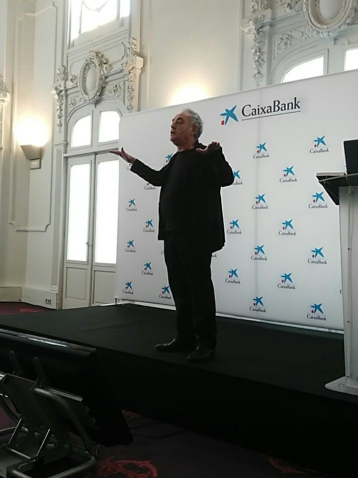 cechapresto's tweet photo. Hay que entender que el que te sirvan es un lujo que hay que pagar. @ferranadria  en las charlas #caixabanksapiens https://t.co/brYhVNrYj7