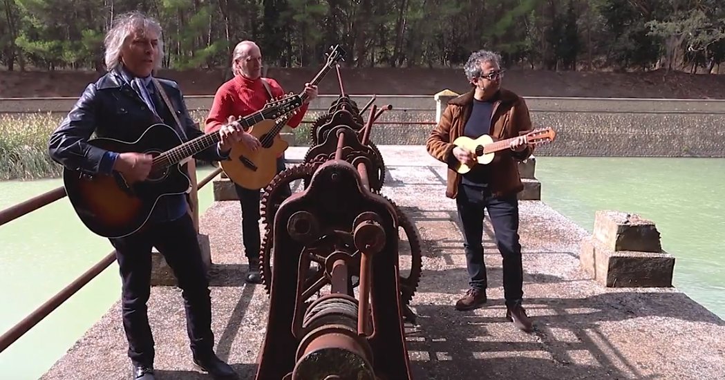 Halloffame_es's tweet photo. "El abuelo fue a pescar" es el primer videoclip de Los Astrónomos: https://t.co/UgeFGP89Oe @losastronomos @joaquintalisman @oldzircon @josefilem #musicafolk @MurciaRock https://t.co/WqYMvjkTde
