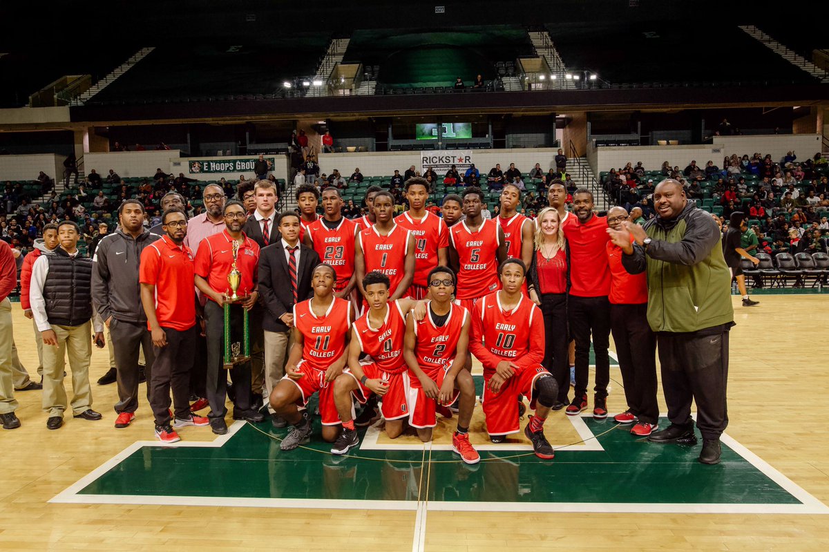 313Ferg's tweet photo. #YPSITipoffClassic Winners 
@_lhsbasketball 
@DEPSA 
@AAPioneerHoops and UPrep 🏀 https://t.co/dPHB8fIKVu