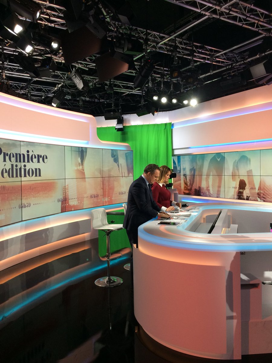 BFMTV_Inside's tweet photo. 💥 @PremiereEdition c’est parti ! 

📺 Rendez-vous sur @BFMTV avec @a2linefrancois et Christophe Delay pour 2h30 d’information

Entourés de @C_Barbier @meteo_cperson @lodesusbielle @julienmielcarek  @NicolasDOZE @AshleyChevalier https://t.co/mZTww4sCwq