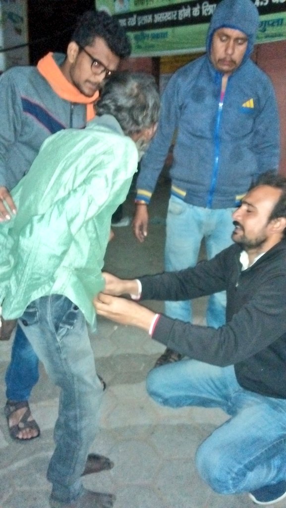रंजिशन बर्खास्त हेड कांस्टेबल👮😷🤕 tweet media