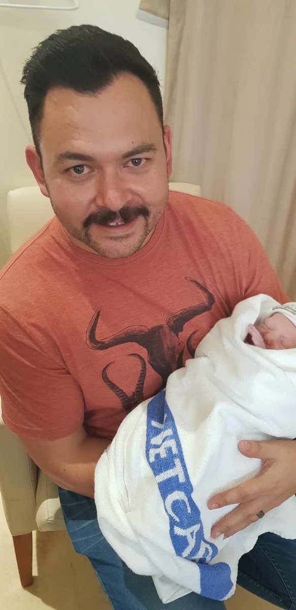 Hier is ons seun, Dawid Nel. n Absolute wonderwerk van die Vader af. Gebore 22 Nov. Met geboorte was die 1 ste liedjie wat hulle kliphard vir hom in die teater gespeel het, Hardekole! Wat n voorreg.