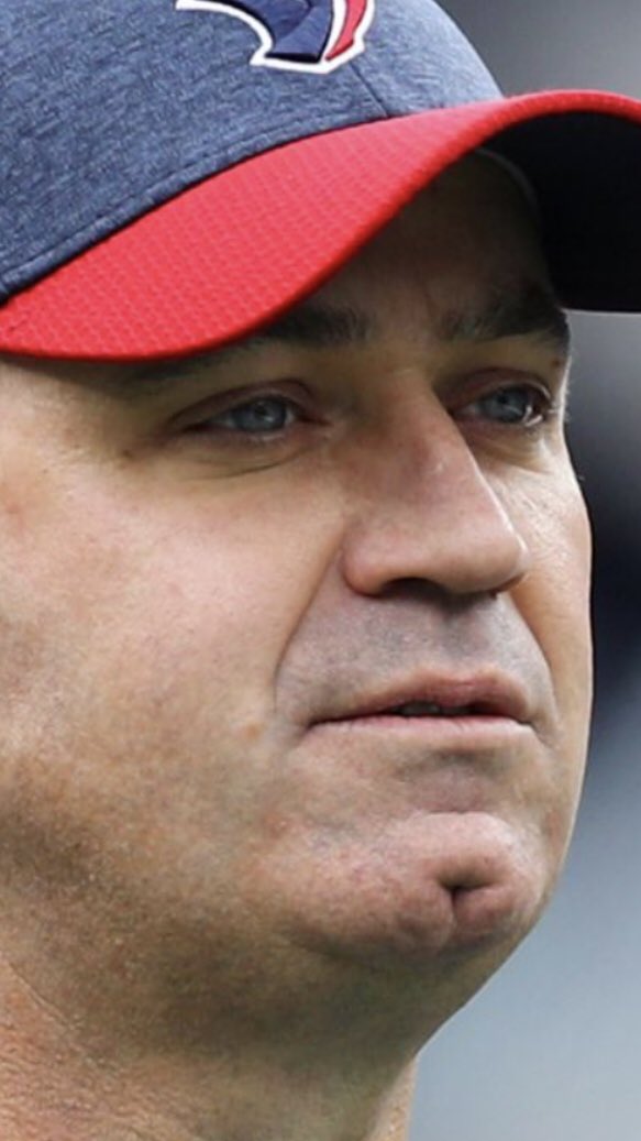 ktapple612's tweet photo. @LeBatardShow @WhatHeLooksLike  Bill O’Brien looks like dogs sniff his chin. https://t.co/ziUGo44LD2