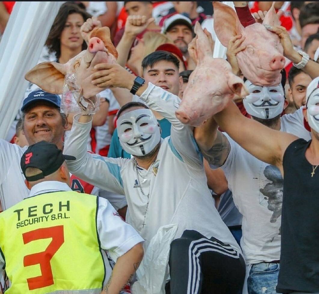maxiolmos87's tweet photo. Que distintos somos !! https://t.co/DfH18GzMXo