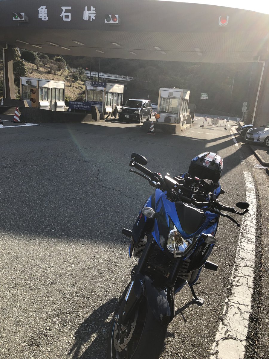 kottan999's tweet image. 135を海沿いに走り亀石へ

#gsxs750
#love_izu_ride
#goodspeed