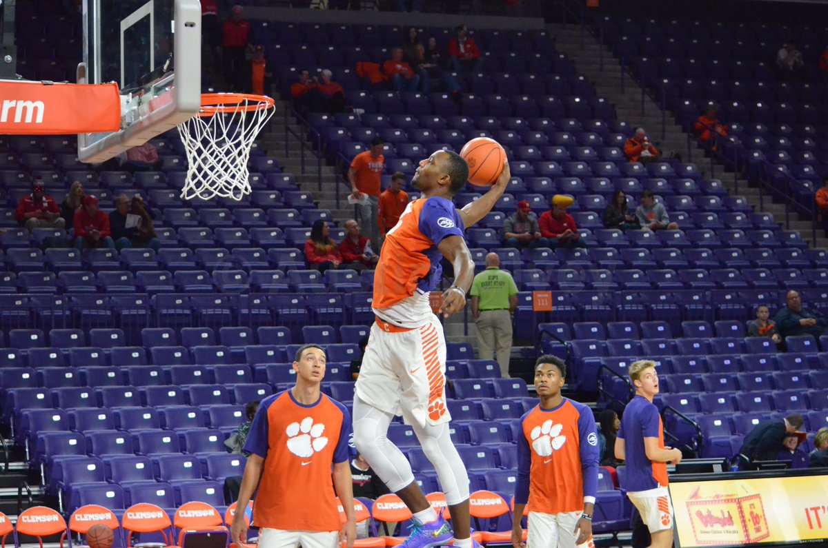 reelsilvey's tweet photo. Some shots from tonights game. #Clemson https://t.co/4XemTSALz6