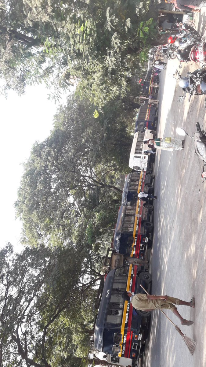 kature_patil444's tweet photo. @Dev_Fadnavis साहेब
लोकशाहीला पायाखाली तुडवून सरकार संगणक परीचालकांचा आंदोलन मोडून काढन्याचा प्रयत्न करीत आहे.सरकारला धडकी भरली हे यावरून स्पष्ट दिसते. आंदोलन मोडून काढन्यासाठी सामान्य संगणक परीचालकांवर अन्याय सुरू आहे.हा मुर्खपना थांबा @TV9Marathi @abpmajhatv https://t.co/eb29s7BQc8