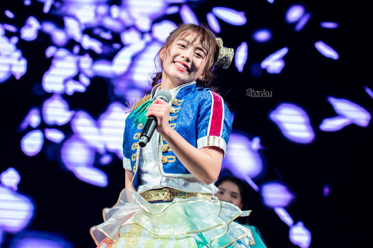 BearholdingCam's tweet photo. หวานเจี๊ยบ~💕

[181125] #BNK48 #FondBNK48 Mini Concert @ TOYOTA Master CS:GO
#CSGO 
#TOYOTAMASTERCSGO https://t.co/TqMbdFTT6m