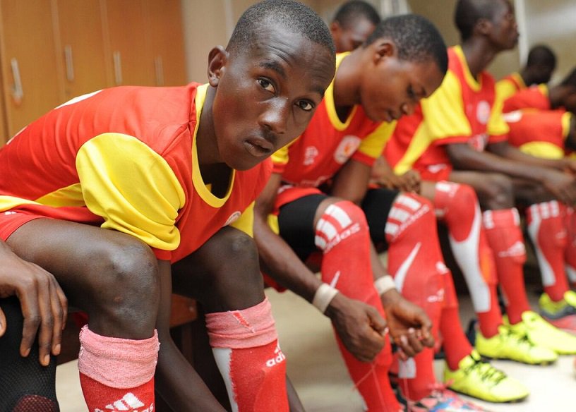 Shell_Nigeria's tweet photo. Since 1998, SPDC JV has helped to keep 🇳🇬Nigerian student #footballers in school through the #NNPCShellCup - #football ⚽ and #education 📚 https://t.co/4nxcDslS6V https://t.co/BB92DaPEwK