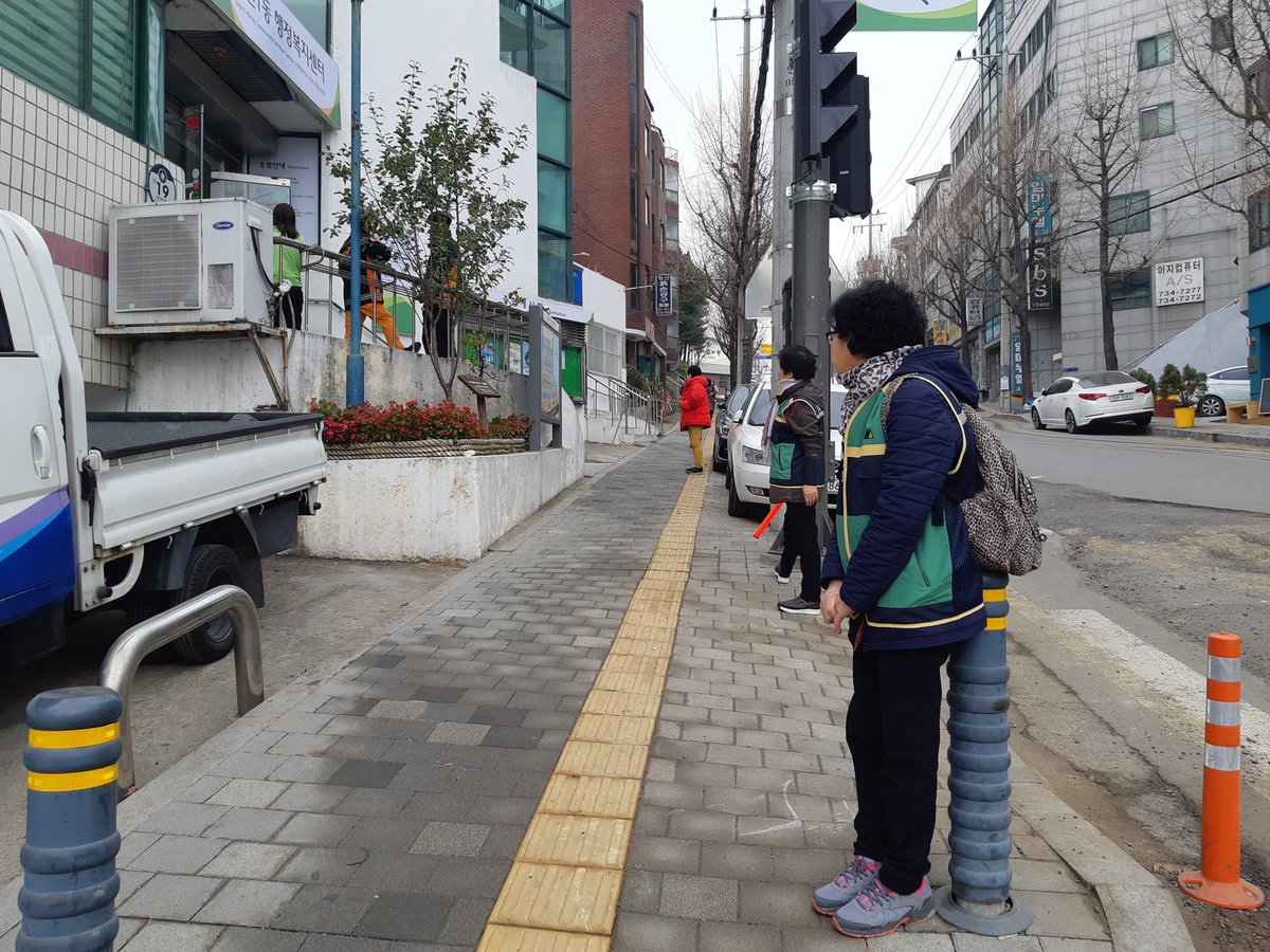 bada08312's tweet image. 제409차 민방위의 날 (11.27) 전국 화재대피 훈련
#완강기 체험
#수진1동