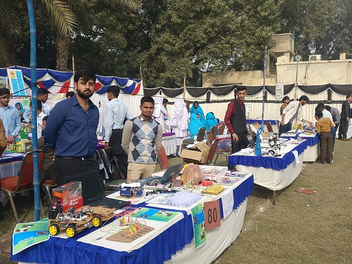 ahsanmaab's tweet photo. @Makeistan, Lincoln's Corner and @bigbytespk are already here! When are you coming?? 

#LodhranScienceFair #Lodhran #STEAM #TEF 
@TareenEducation https://t.co/dBPyJKeSYl
