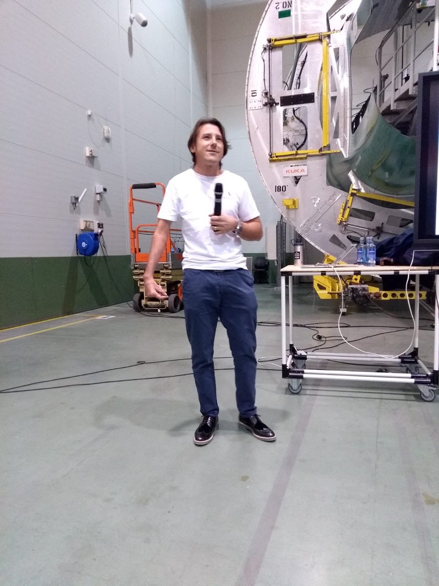 Brujanavarro47's tweet photo. Ayer tuvimos la suerte de asistir gracias a @fund_adecco en #AirbusIllescasPlant a la charla de #EduCarrera y me quedo con una de sus frases “Si trabajas en aquello que te apasiona, el éxito o el fracaso serán sólo etapas”. https://t.co/BSz5WiHF7A