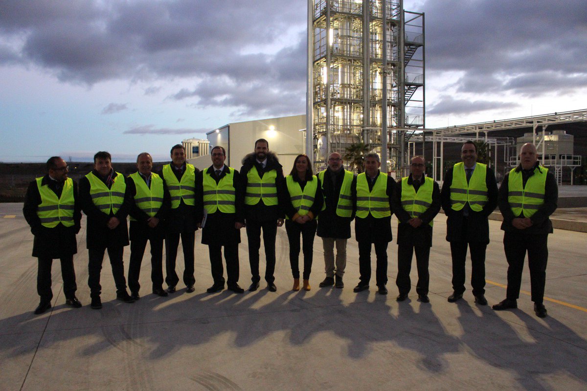 IndustriaGob's tweet photo. Visita provechosa del secretario general de Industria, Raül Blanco, a la empresa soriana Resinas Narurales, líder en tratamiento de resinas del pino, ejemplo de biorefinería. #planreindus https://t.co/7vYt3HNqhA
