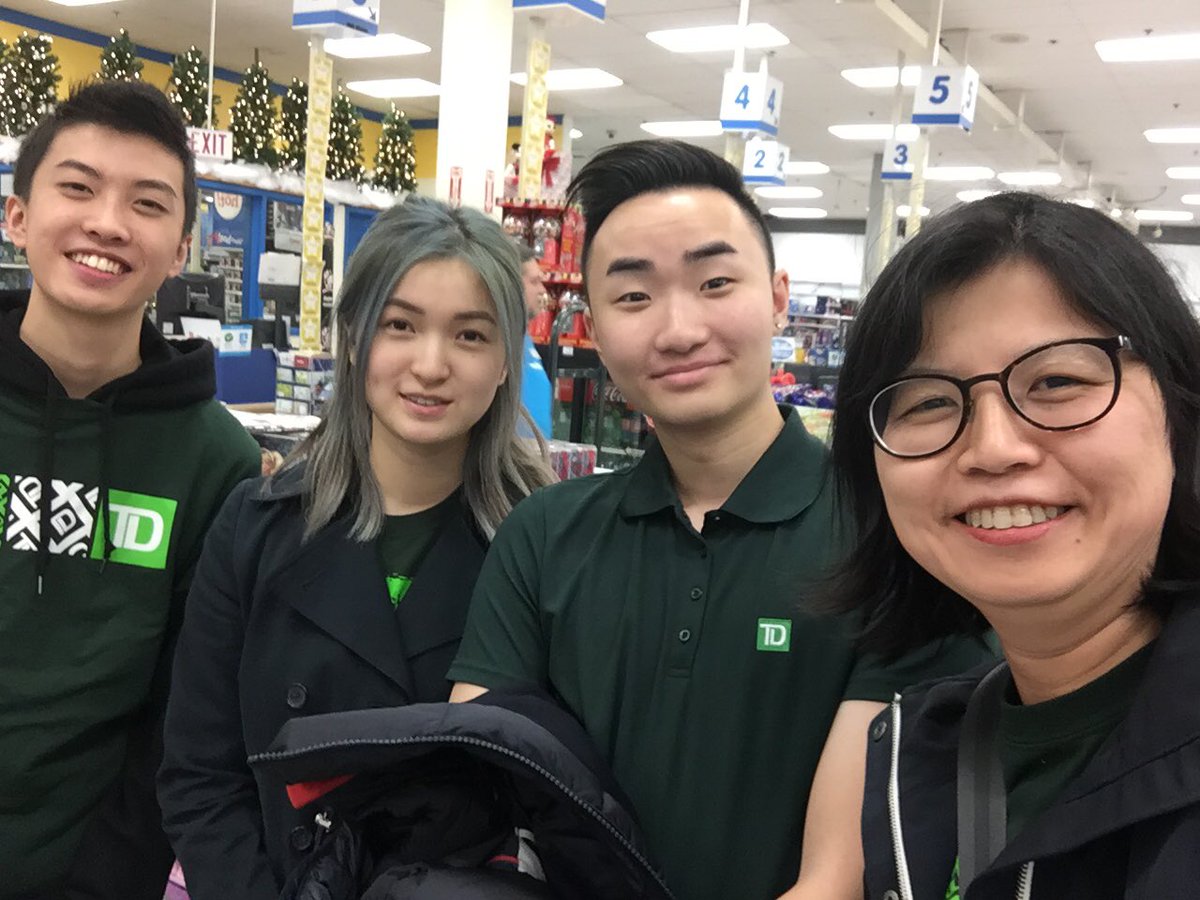 #teamRichlea volunteering at the 4th annual #TDChristmasToyDrive Shopping toys for <a href="/rcaresrgives/">Rmd Cares, Rmd Gives</a> We had a blast <a href="/ToysRUs/">Toys"R"Us</a> @NicoleKubica_TD <a href="/melanie_cheung/">Melanie Cheung</a> @CynthiaLeung11