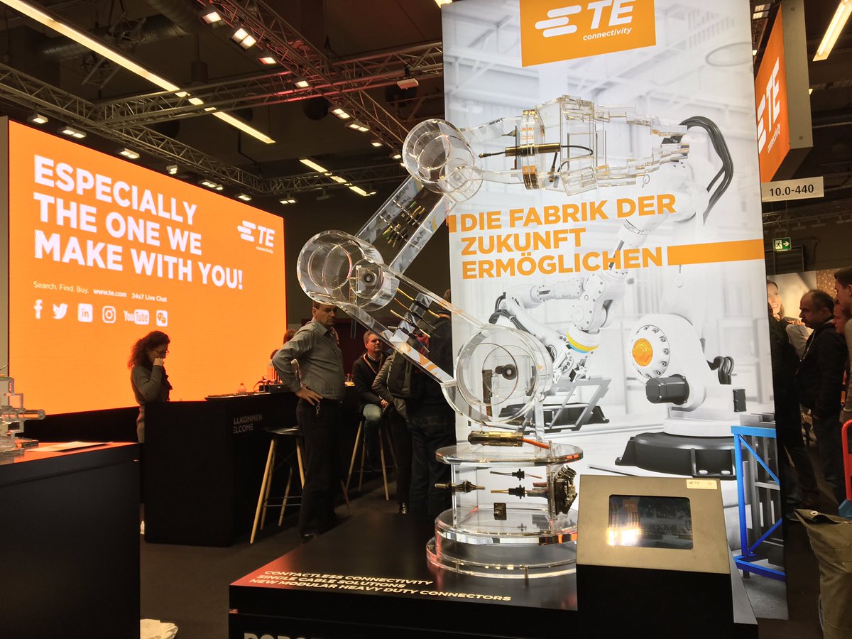 SchmidtmeyerS's tweet photo. First day of @spsipcdrives come see @TEConnectivity hall 10.0 booth 440 #FutureIsElectric #everyconnectioncounts https://t.co/k669mtDz1z