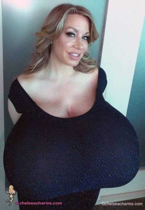 TitsBomb's tweet photo. Videos of girls like her at https://t.co/k8vpz7mXXW the place.... #bigtits #bigboobs #hugetits #hugeboobs https://t.co/Ml7TkVpwMR