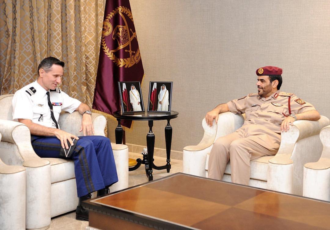 Marsalqatar's tweet photo. اجتمع قائد الحرس الأميري اللواء الركن هزاع بن خليل الشهواني، مع ملحق الأمن الداخلي بالسفارة الفرنسية بالدوحة، وذلك بمناسبة استلام مهام عمله.
#مرسال_قطر https://t.co/sojrkUn0PI