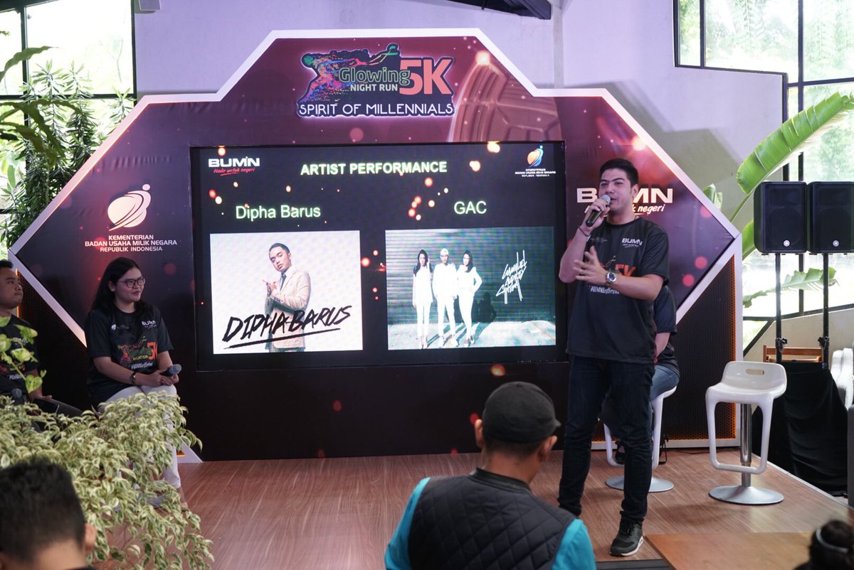 BNI's tweet photo. Event Glowing Night Run kali ini akan diramaikan dengan performance kece dari @diphabarus dan @GAC_music keren banget ya!
#GLWR2018 #SpiritOfMillennials #BUMNBestFriend  #GlowingNightRun https://t.co/4hdwHNxzZo