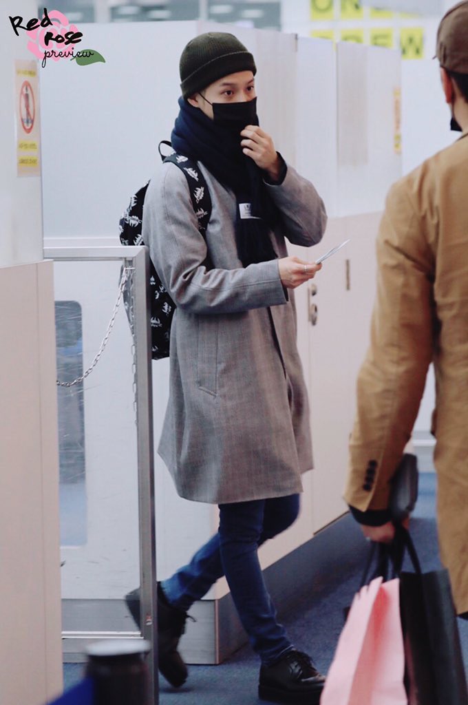 ixakaixa's tweet photo. He looks like uni student about to take an exam 😭💖✨ https://t.co/h2f3kAZRWF