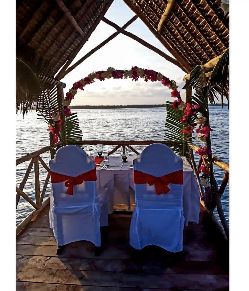 Temple_Point's tweet image. A sundowner dinner for two by the Creek is all you need this weekend to celebrate existence, love, friendship, an anniversary or a birthday. How beautiful is this set up?🌸🌅

#templepointresort #watamu #kenyancoast #paradise #sundowner #holiday #discoverkenya #love #dinner