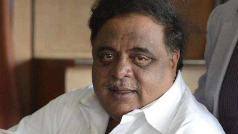 tamilstar's tweet photo. 21 குண்டுகள் முழங்க நடிகர் அம்பரீஷ் உடல் தகனம் செய்யப்பட்டது https://t.co/DG2HI1094o
#ActorAmbareesh #Ambareeshlaidtorest #RIPAmbareesh https://t.co/kKuYSFONbc
