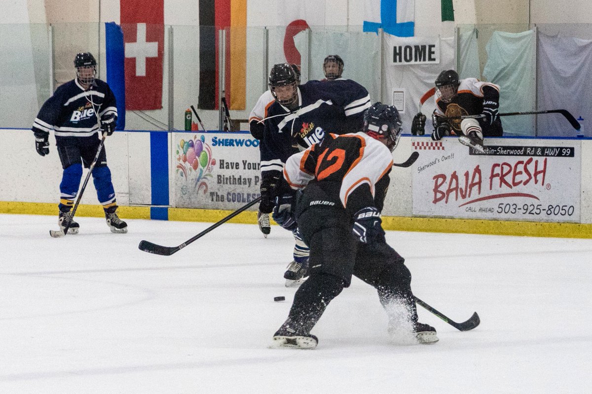 barryoneil75's tweet photo. One of the most critical aspects of playing #Forward is ensuring you always #backcheck hard to help out your Defenders. #Backchecking quickly can help you stop the other teams rush in the #neutralzone before they even enter your #defensivezone #icehockey #eishockey #hockey #hky https://t.co/iZHGyIYLl0