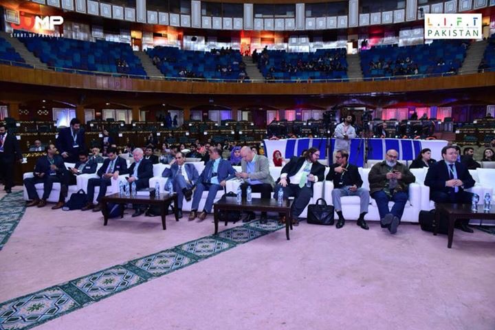 edtechglobals's tweet image. Founder &amp;amp; CEO of EdTech Pakistan Mr. Zahid Imran briefing Education &amp;amp; Business Leaders from Pakistan and across the globe on EdTech Conference at #LIFTPakistan stage at Jinah Convention Center, Islamabad 14.11.18). His thoughts on Education in 21st Century.#EdTechPakistan #EdTech