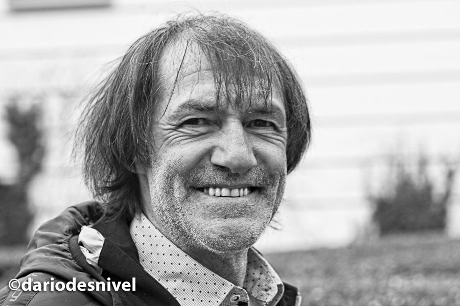 DarioDesnivel's tweet photo. «El peligro de morir de un infarto por estrés y por estar repanchingado horas y horas en un sofá viendo la tele es mucho mayor que la probabilidad de despeñarse en montaña». Hans Kammerlander en su biografía que pronto verá la luz #EntrelaCimayelAbismo #HansKammerlander #Alpinist https://t.co/fi9qpx5Gt0