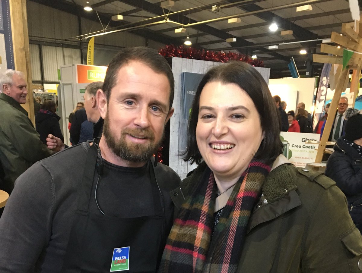 HwylusTweets's tweet photo. Busy day at the @royalwelshshow Winter Fair yesterday catching up with two welsh legends. Shane Williams with @HybuCigCymru highlighting the role of red meat in a healthy diet and Dr Phillippa Pearson @DwrCymru with the importance of partnership working for the welsh landscape. https://t.co/bB7MsDt09G