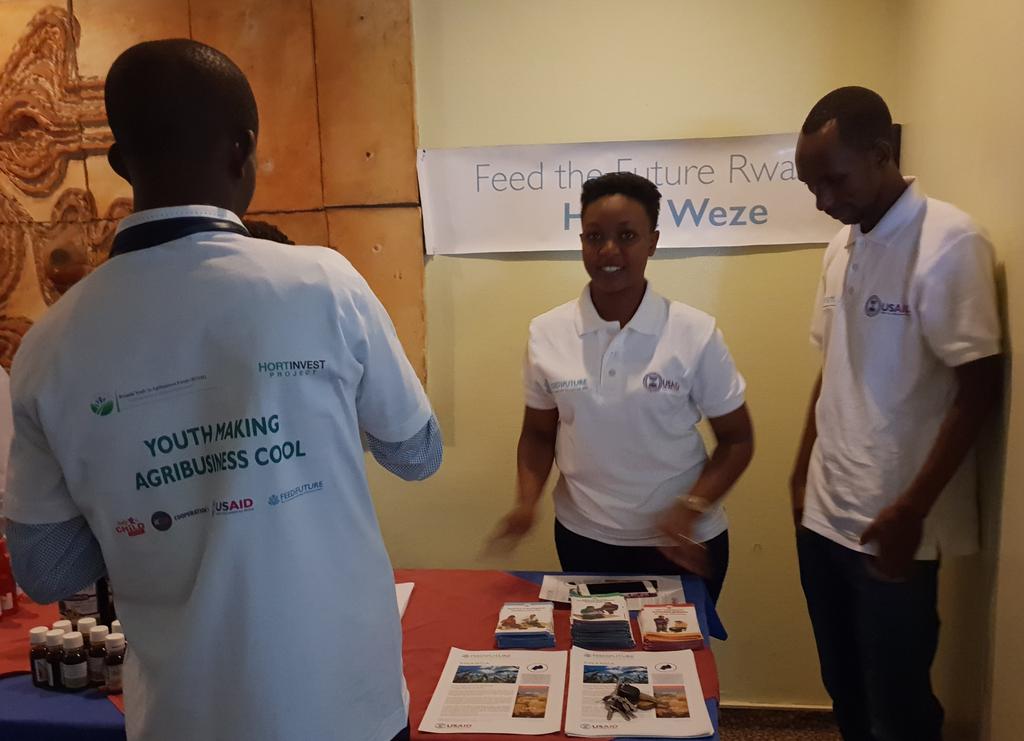 USAIDHingaWeze's tweet photo. Taking part in the "Youth In Agribusiness Caravan 2018" (Nov 27-29). Joining @ryaf_agribiz, @APF_Rwanda  and partners to prepare the youth to be changemakers in agribusiness. https://t.co/PMjPTncmOf