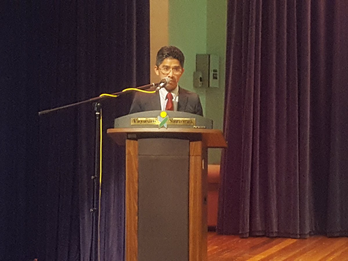 ChaiDennis's tweet photo. 26/11/2018 : Sambutan Bulan Keluarga Kebangsaan 2018 Negeri Sarawak disempurnakan oleh YB. Puan Hajah Rosey binti Hj. Yunus, Menteri Muda Wanita, Keluarga dan Pembangunan Kanak2.. Turut menyampaikan ucapan aluan bagi pihak @LPPKN Tn. Hj. @Shukurabdullah, Ketua Pengarah @LPPKN https://t.co/faVrpk6s7A