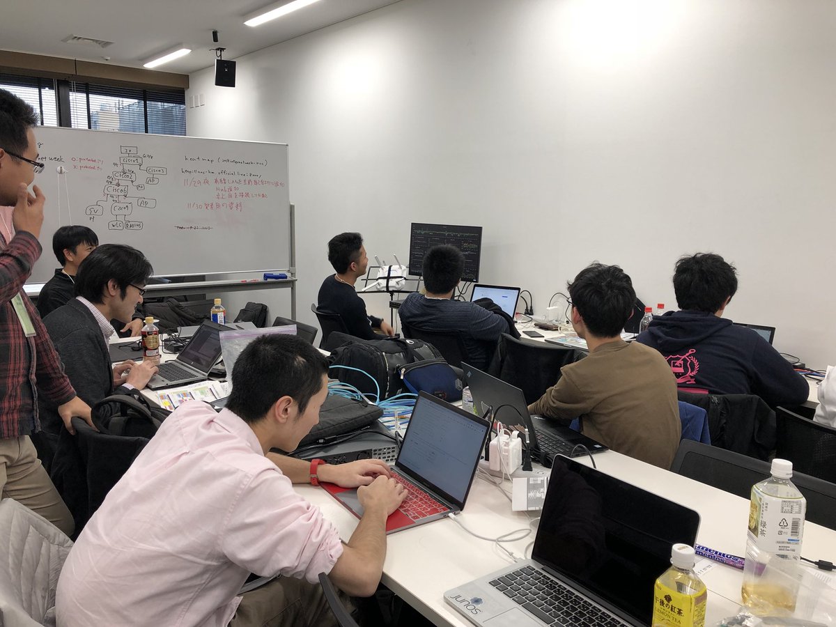 conbu_net's tweet photo. internet week 2018 にてwifi提供支援をさせていただいております。
nocチームもがんばってます！

#iw2018jp https://t.co/nPZ3M4RaJu